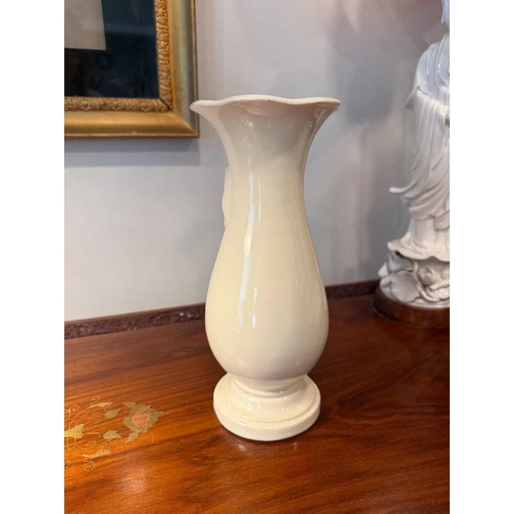The Unbranded Brand vintage cream